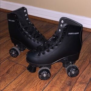 Black Roller Skates Women’s Size: 6